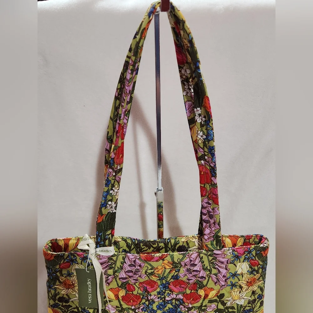 Vera Bradley Meadow Bouquet Tote, NWT - Picture 2 of 8